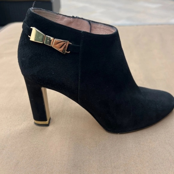 kate spade Shoes - Kate Spade Womens Black Suede Gold Bow Heeled Ankle Bootie Side Zip Size 8.5